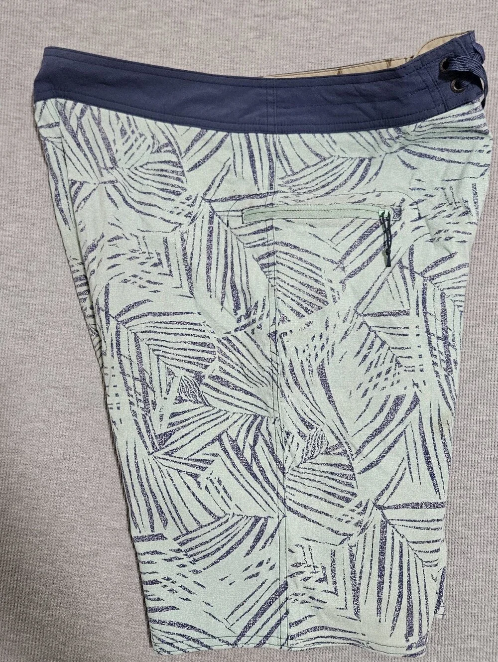 Patagonia Men's Mint Green Patterned Swim Trunks Size 30